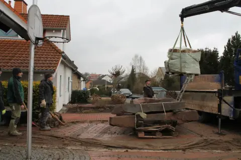 Bauphase: Steinarbeiten am überdachten Sitzplatz