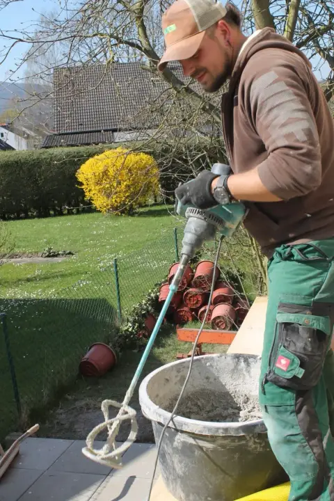 Bauphase: Verlegen von Natursteinbelägen