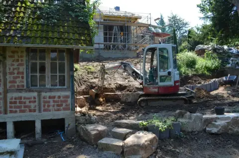 Bauphase: Fortschritt auf der Gartenbaustelle