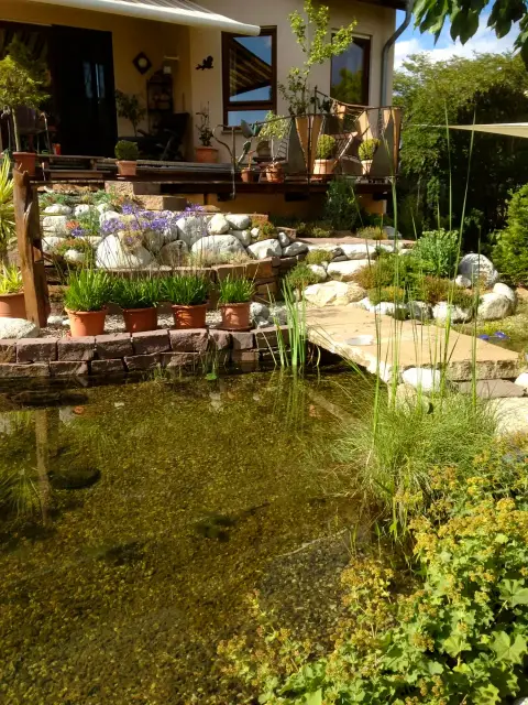 Fertiger Garten: neu gestalteter Sitzplatz