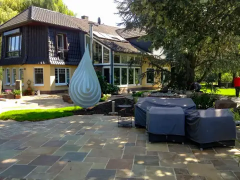 Fertiger Garten: gestaltete Fläche mit Bepflanzung